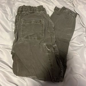 American Eagle size 0 green cargo pants